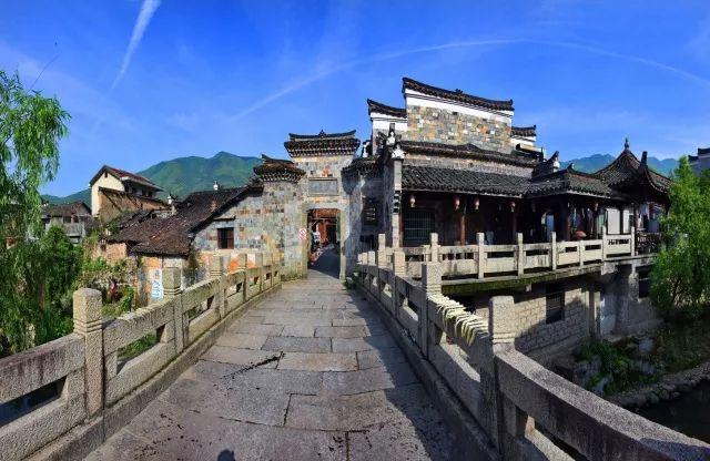 王莉霞在参加包头市代表团审议时说 对标先进 晋位升级 全力打造现代化工业高地